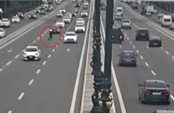 Prospektdə piyadanı maşın vurdu, polis xəstəxanaya apardı