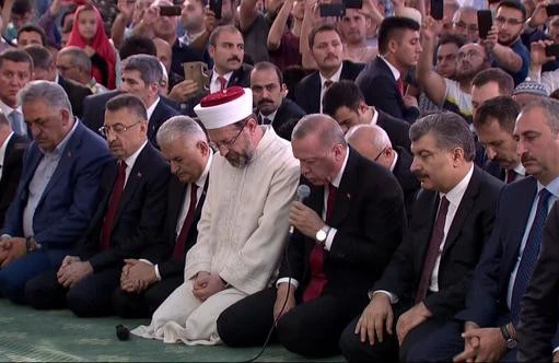 Ərdoğanın bu hərəkəti böyük səs-küy yaratdı - Video 