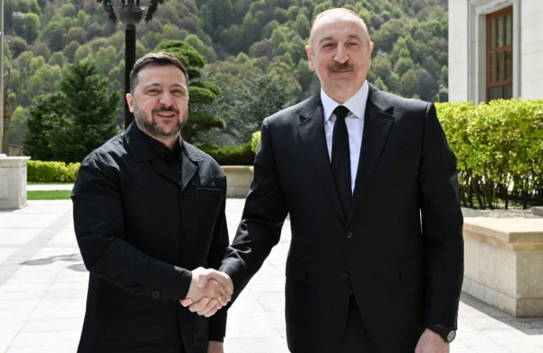 Zelenski Azərbaycandadır - Prezident Qəbələdə qarşıladı - Fotolar 