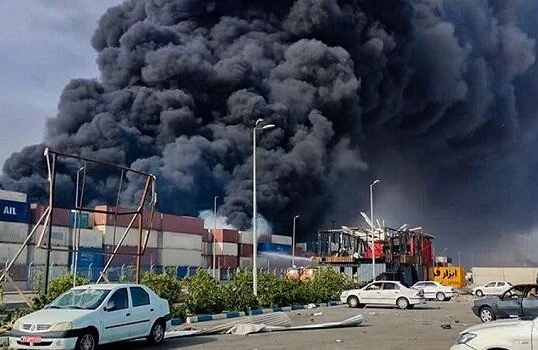 İranda zavod yanır