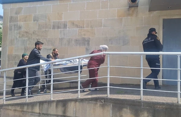 Maşın dərəyə açdı: Ölən var