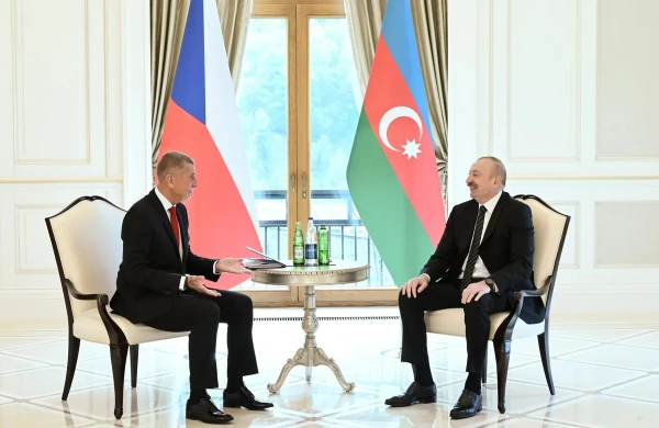 İlham Əliyevin Çexiyanın Baş naziri ilə təkbətək görüşü keçirilib&nbsp;