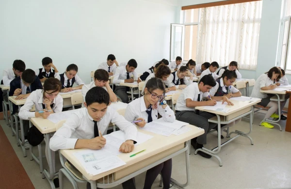 Yuxarı sinif şagirdləri üçün yeni qaydalar qəbul edildi