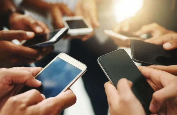 Minlərlə telefon 24 saat sonra şəbəkədən ayrılacaq