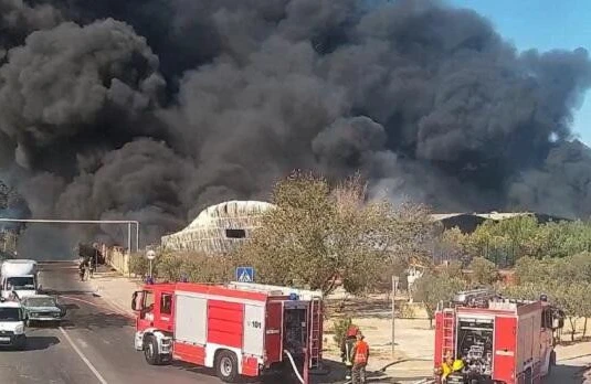 Lökbatanda güclü yanğın - Anbar yanır