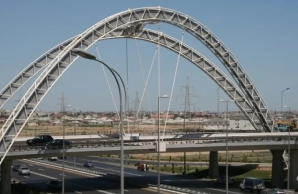 Koroğlu stansiyası yaxınlığında körpüdə TƏHLÜKƏ&nbsp;
