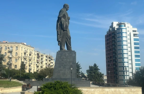 Bütün Azərbaycanı ayağa qaldıran mistik: "Namaz qılan imam" silueti&nbsp; hadisəsi