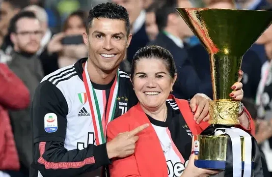 Cristiano Ronaldo niyə hələ də anası ilə yaşayır? – Futbolçunun cavabı insanları duyğulandırdı&nbsp;&nbsp;