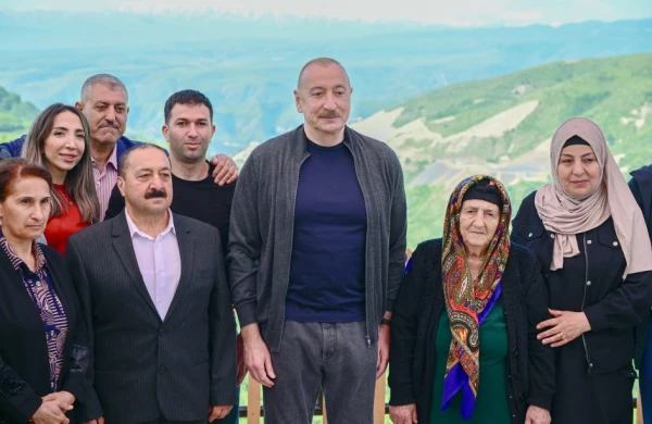 Prezident  bu kənddə sakinlərlə görüşdü  — FOTOLAR