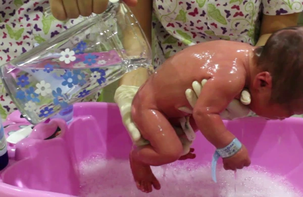 Uşağı çimizdirərkən bu səhvləri etməyin! - Pediatrdan AÇIQLAMA