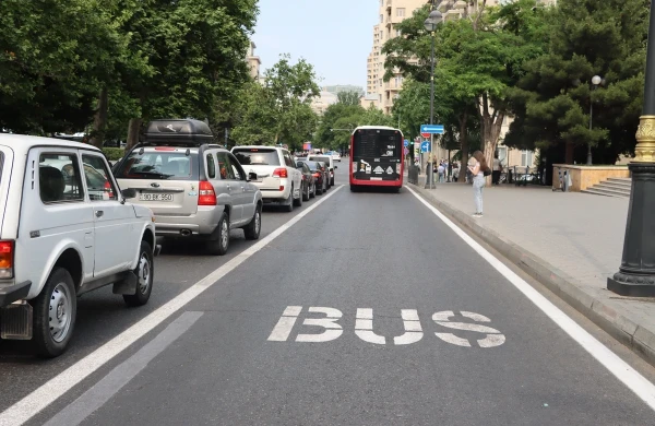 Sürücülər hansı hallarda avtobus zolağına girə bilər? -VACİB MƏQAM AÇIQLANDI