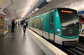 Paris metrosunda şok anlar -Azərbaycanlı bloger PAYLAŞDI&nbsp;&nbsp;