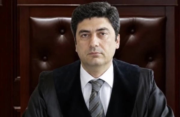 Sədr anasını itirdi
