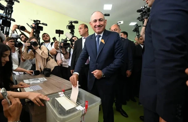 Paşinyan parlament seçkilərində səs verib