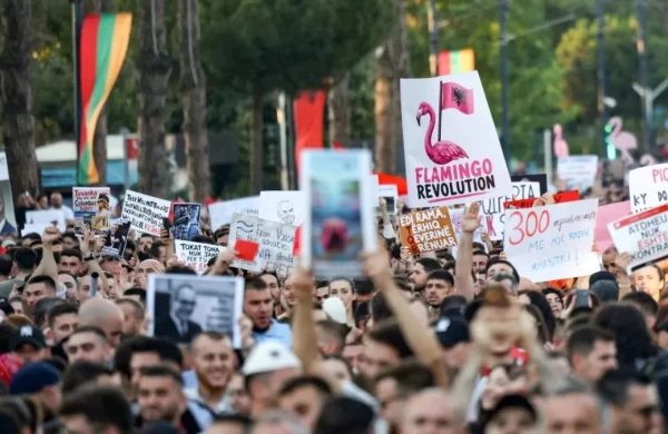 Trampın kürəkəni Albaniyanı AB olmadan tərk edə bilər