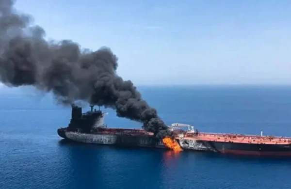 Oman sahillərində tanker yanıb