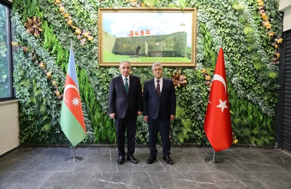 Kamran Əliyev və Muhsin Şentürk Qarsdakı Baş Konsulluğu ziyarət ediblər