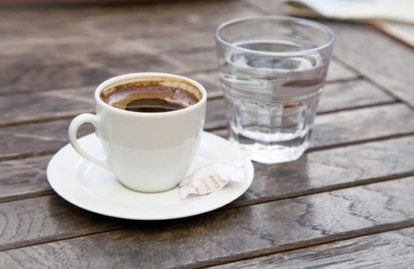 Qəhvə və suyun rəmzi mənası nədir?