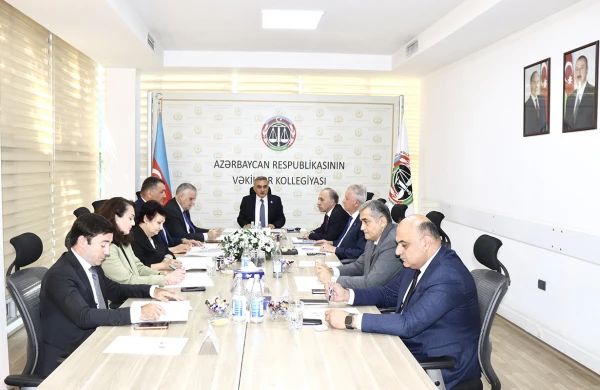 5 Vəkil cərimələndi - Biri isə...