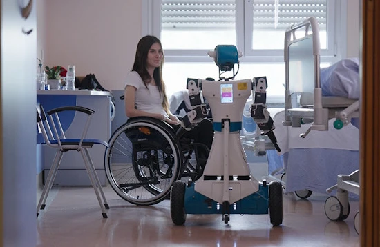 İtaliya xəstəxanasında kiçik robot baxıcı sınaqdan keçirilir  