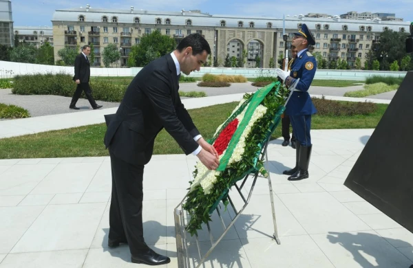 Türkmənistan Prezidenti Zəfər parkını ziyarət edib
