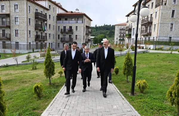 Prezidentlər Şuşada yeni komplekslə tanış olublar