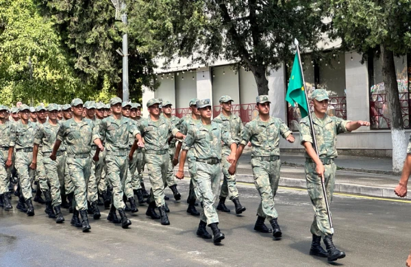 Bakıda Silahlı Qüvvələr Günündə hərbçilərin yürüşü keçirilir 