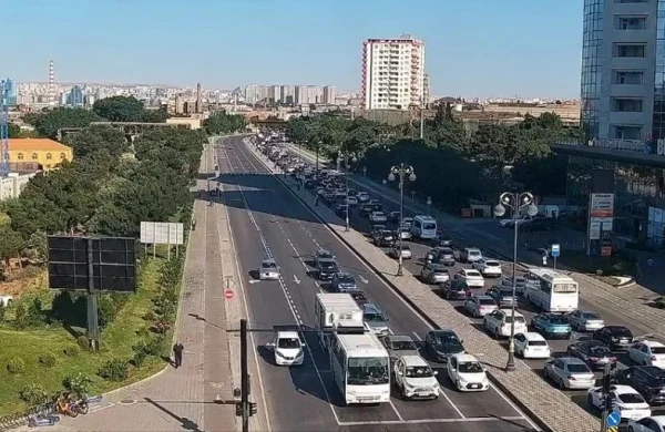 Bakıda 7 istiqamətdə tıxac müşahidə olunur