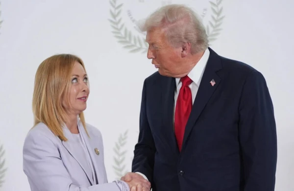 Tramp Melonini SƏRT şəkildə lağa qoydu