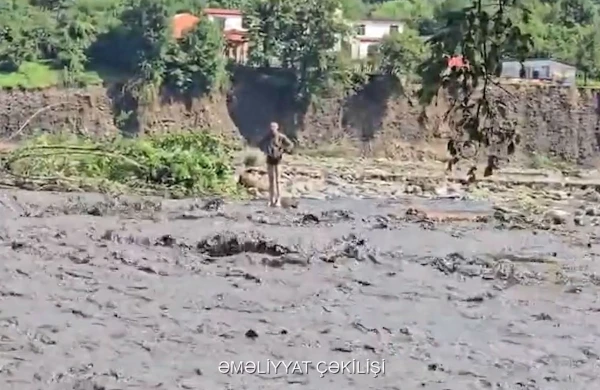 Balakəndə selə düşən şəxs xilas edildi