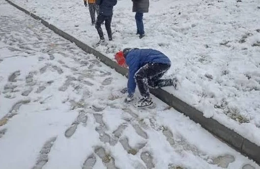 Buz niyə sürüşkəndir? Elm adamlarının HEYRƏTAMİZ KƏŞFİ&nbsp;&nbsp;
