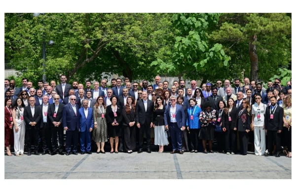 Prezidentin sosial media hesablarında IV Şuşa Qlobal Media Forumundan ailə fotosu paylaşılıb&nbsp;