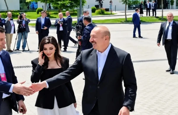 Prezident İlham Əliyevin yanında görünən o xanım kimdir?