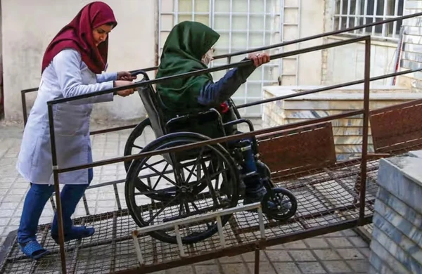 İranda əlillərə müavinətlərin ödənilməsi dayandırılıb 