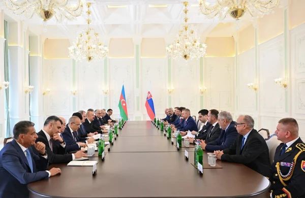 İlham Əliyevin Şuşada Slovakiya Prezidenti ilə geniş tərkibdə görüşü olub&nbsp;