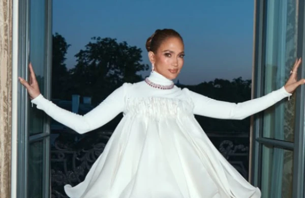 Cennifer Lopez 400 karat brilyantla diqqət çəkdi