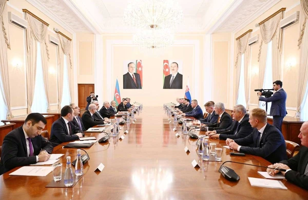 Əli Əsədov Peter Pelleqrini ilə əməkdaşlığı müzakirə etdi