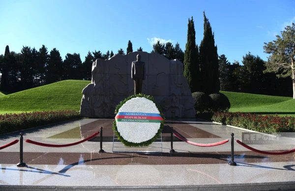 Slovakiya Prezidenti Ümummilli Lider Heydər Əliyevin məzarını ziyarət edib&nbsp;