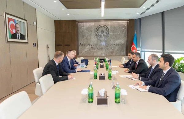 Taleh Kazımov Slovakiya Mərkəzi Bankının rəhbəri ilə görüşüb