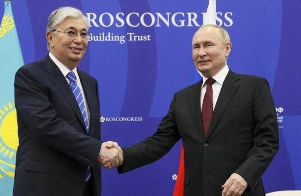 Putin Omskda Tokayevlə görüşdü 