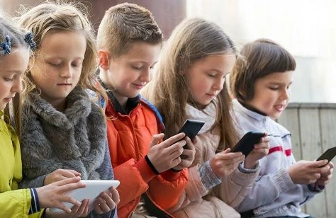 “Uşaq darıxanda dərhal telefon verməyin" – Mütəxəssisdən valideynlərə mühüm XƏBƏRDARLIQ&nbsp;&nbsp;