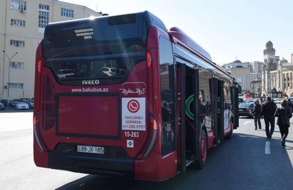 Bakıda avtobusda qadın sərnişin yıxılaraq xəsarət aldı - (Video)&nbsp;