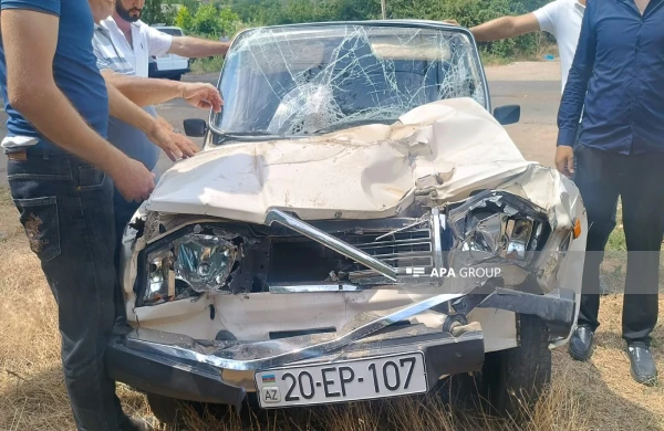 Tovuzda minik avtomobili yük maşınına çırpılıb, xəsarət alan var&nbsp;