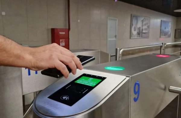 Sərnişinin əlavə 1 manat 20 qəpik xərcini metropoliten ödəyəcək? - VİDEO