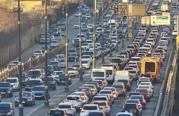 Paytaxtın bəzi küçələrində sıxlıq müşahidə olunur&nbsp;