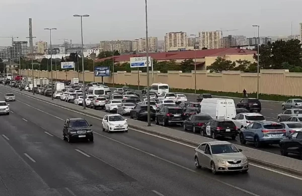 Bəzi yollarda sıxlıq yarandı - SİYAHI&nbsp;