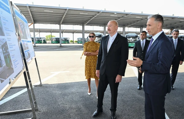 Prezident Naxçıvanda yeni avtobuslara baxıb, dəmir yolu infrastrukturunda yenidənqurma işləri ilə tanış olub