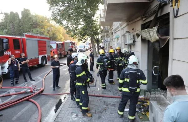Bakıda mağazada başlayan yanğın - EVLƏRƏ KEÇİB&nbsp;