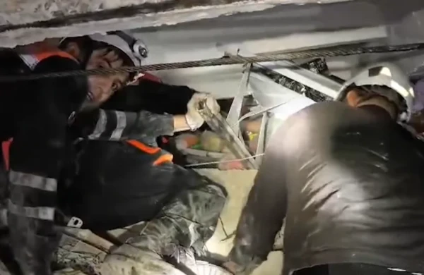 Mağazanın tavanı çöküb, xəsarət alan var 