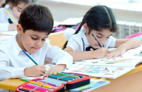Məktəbdə dərslər  saat neçədə başlamalıdır?&nbsp;&nbsp;